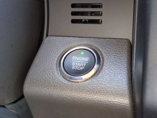 Used 2021 White Ford Limited image 27