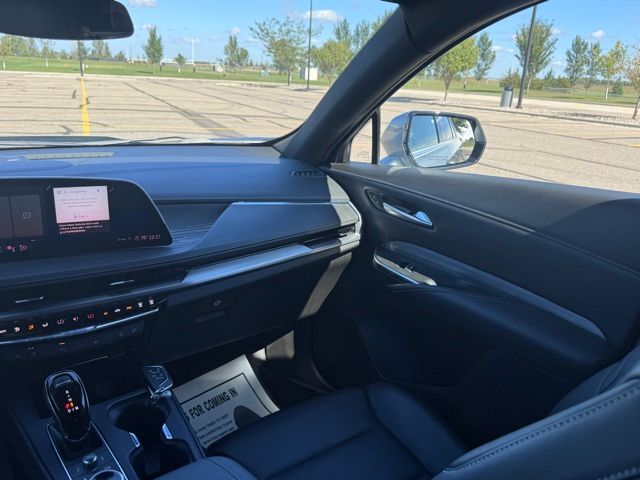 2024 Cadillac XT4 AWD Premium Luxury