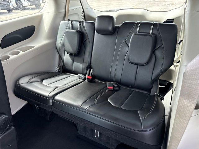 Used 2024 Chrysler Pacifica Van