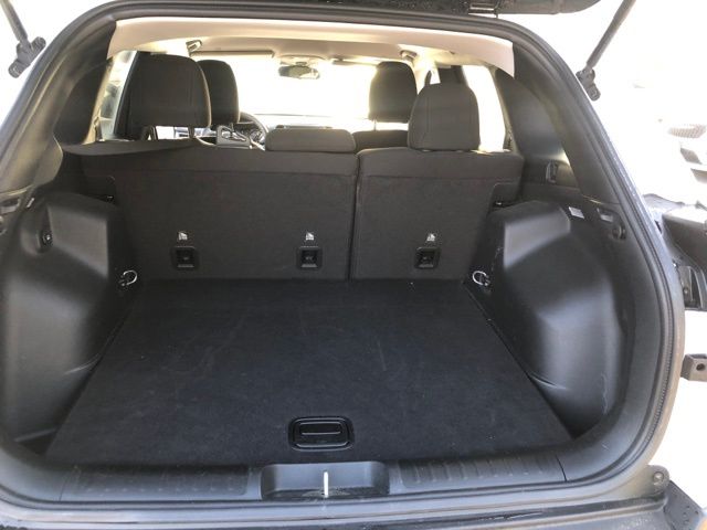 Used 2020 White Jeep Latitude image 14