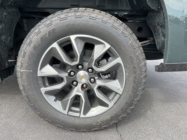 2025 Chevrolet Silverado 1500 LT photo