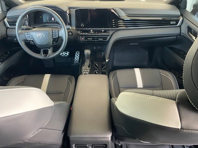 Used 2025  Toyota SE image 16