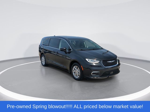 Used 2023 Black Chrysler Touring L image 2