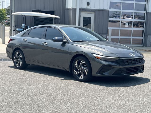 Used 2025 Gray Hyundai SEL Sport image 15