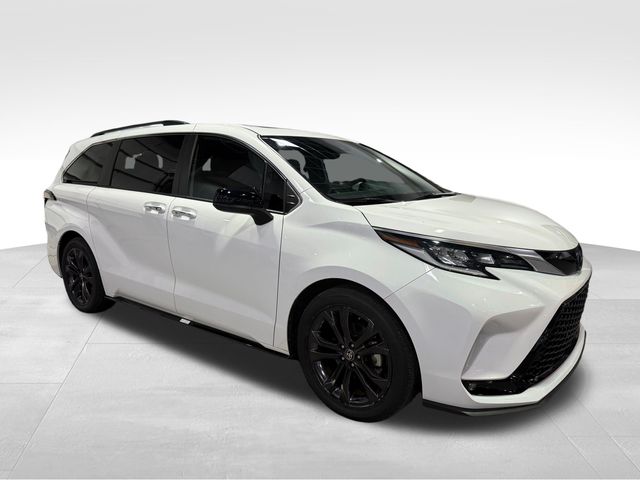 2022 Toyota Sienna XSE 7-Passenger FWD