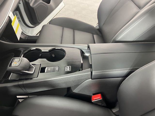 2025 Everest White Pearl Nissan Rogue SV FWD SUV