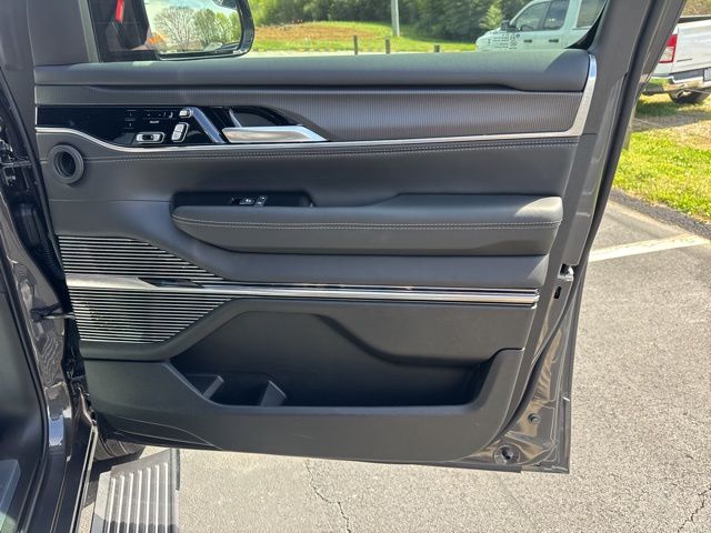 New 2026 Gray Jeep Summit image 9