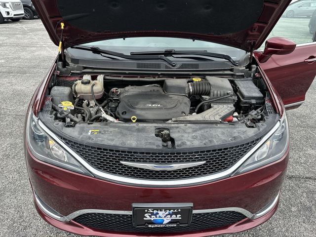 Used 2018 Red Chrysler Touring L Plus image 20