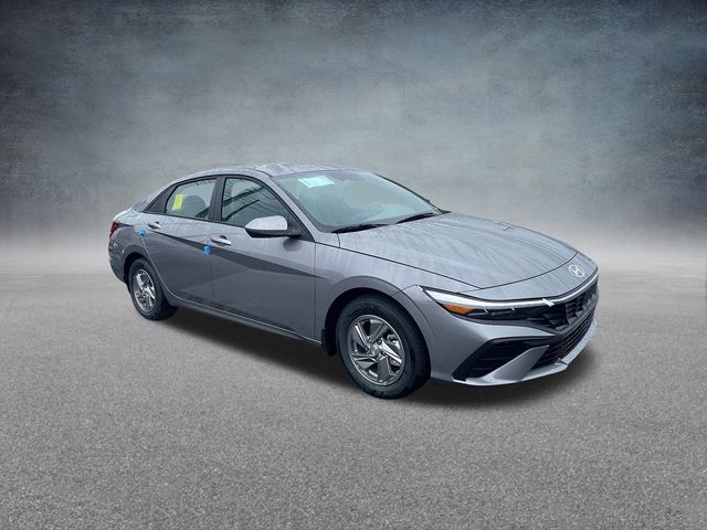 2024 Hyundai Elantra SE 3