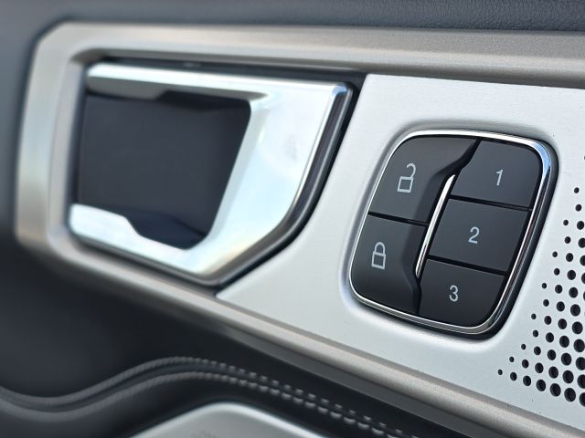 2024 Ford Explorer ST:166882C