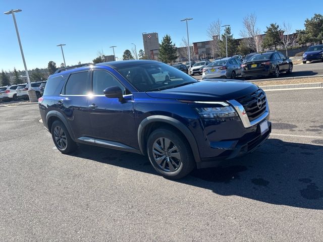 2022 Nissan Pathfinder SV