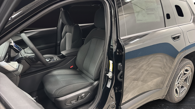 New 2026 Diamond Black Crystal Pearlcoat Jeep Laredo image 9