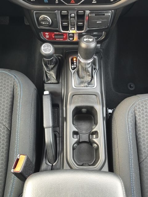 2025 Jeep Wrangler Rubicon 4xe:B02249