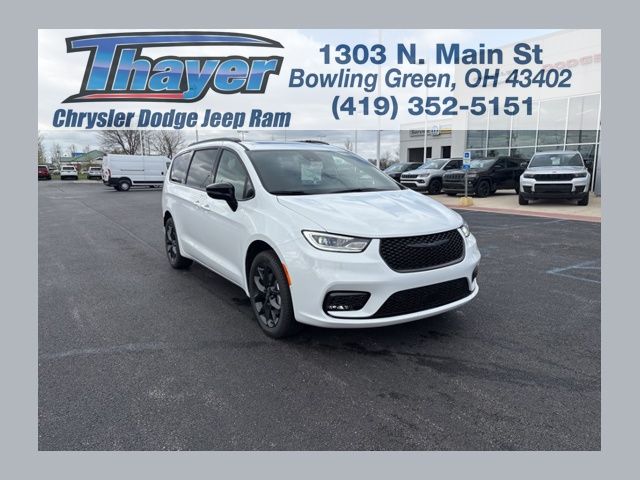 new 2026 Chrysler Pacifica Limited 4D Passenger Van