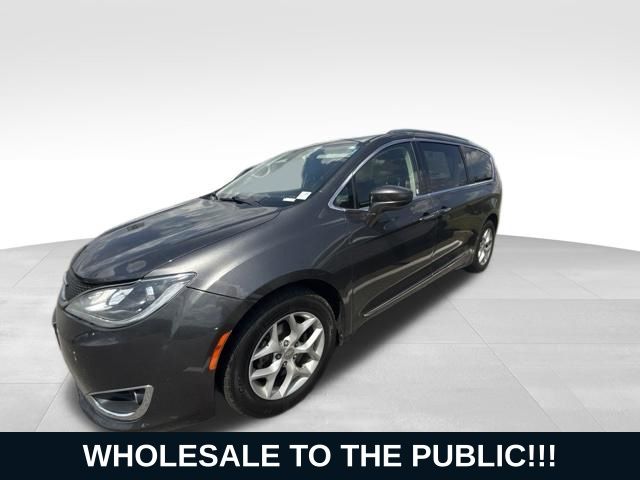Gray (Granite Crystal Metallic Clearcoat) 2018 Chrysler Pacifica Minivan Front-Wheel Drive 9-Speed Automatic