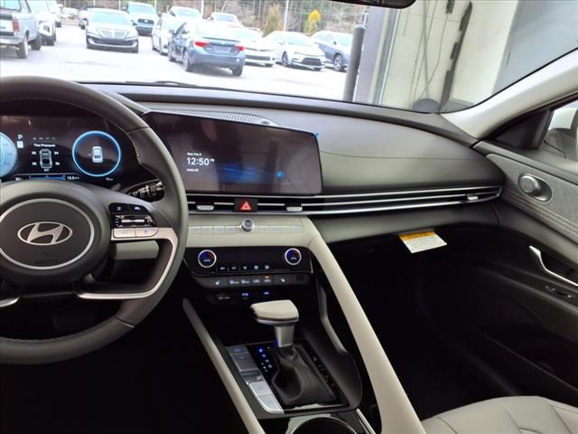 2025 Hyundai Elantra Limited photo