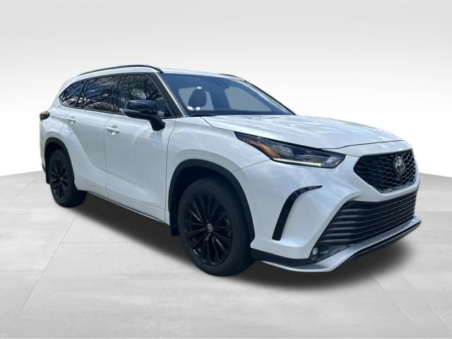 used 2023 Toyota Highlander car, priced at $39,495