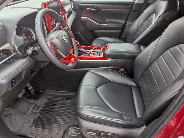 2022 Toyota Highlander - Image 12