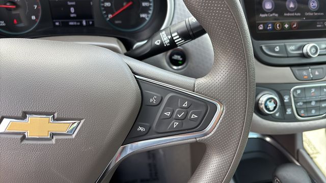 Used 2025 White Chevrolet LT image 23