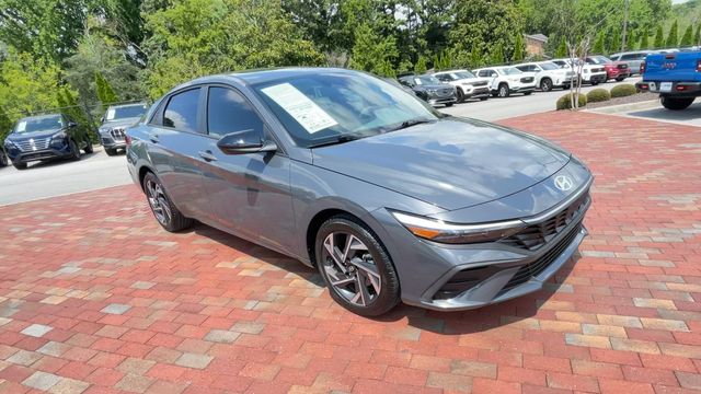 Used 2025 Hyundai Elantra Sedan
