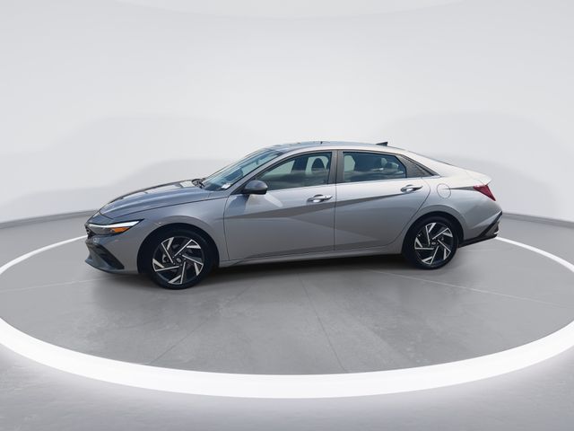 Used 2025 Silver Hyundai SEL Convenience image 5