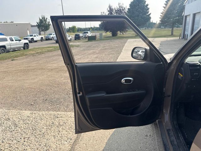 2015 Latte Brown Kia Soul Base FWD Hatchback