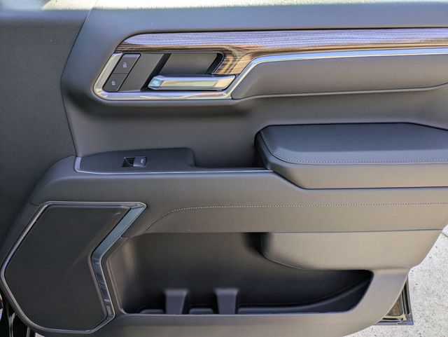 2025 Chevrolet Silverado 1500 RST photo