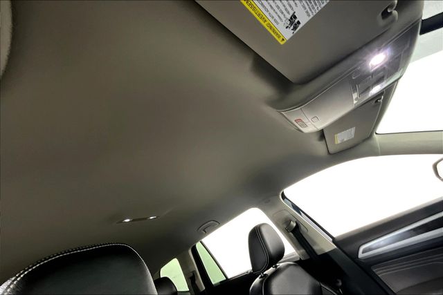 2022 Volkswagen Atlas 3.6L V6 SE w/Technology photo