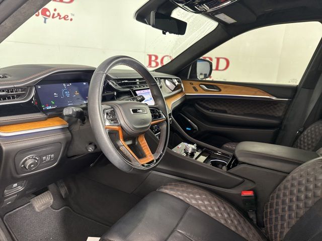2022 Diamond Black Crystal Pearlcoat Jeep Grand Cherokee L Summit 4X4 SUV