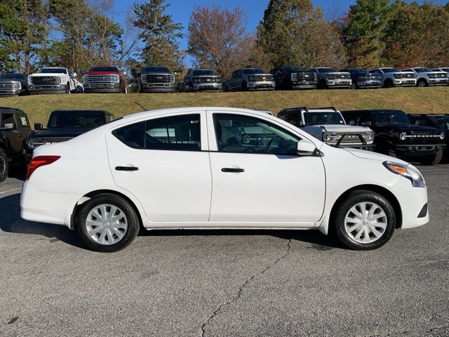 2019 Nissan Versa 1.6 S 6