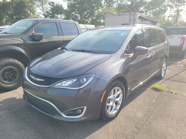 Gray (Granite Crystal Metallic Clearcoat) 2017 Chrysler Pacifica Minivan Front-Wheel Drive 9-Speed Automatic