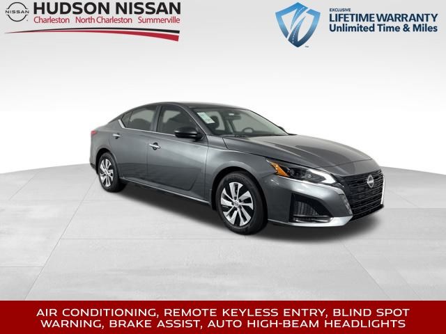 2025 Gun Metallic Nissan Altima 2.5 S FWD Sedan