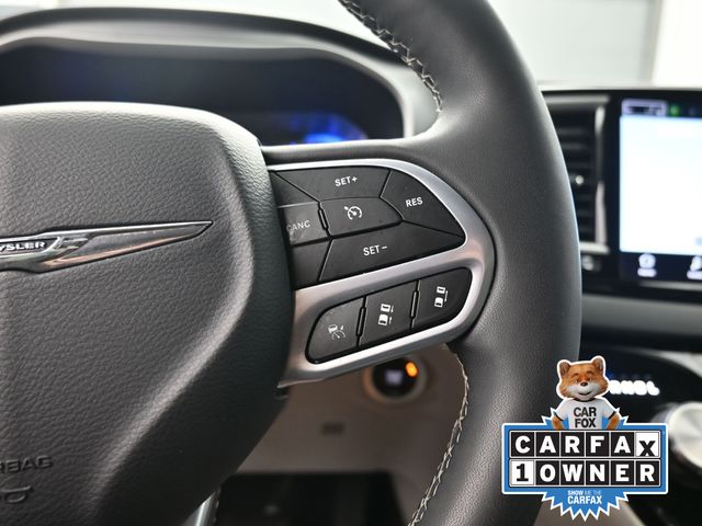 2023 Chrysler Pacifica Touring L photo