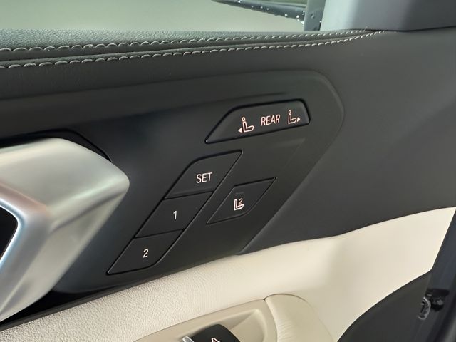 2026 BMW X7 40i - Photo 18