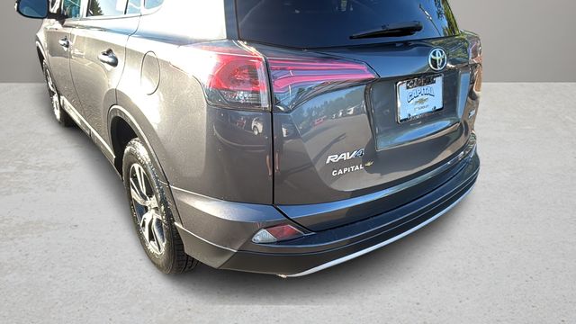 Used 2018 Gray Toyota XLE image 42