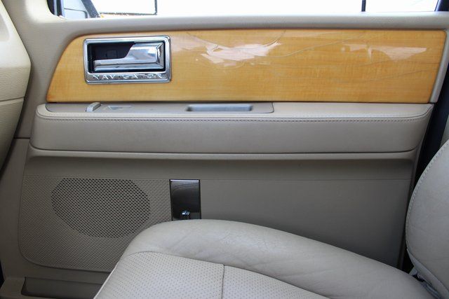 Used 2008 Black Lincoln Base image 31