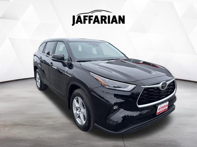 Midnight Black Metallic 2025 Toyota Highlander LE AWD SUV / Crossover All-Wheel Drive 8-Speed Automatic