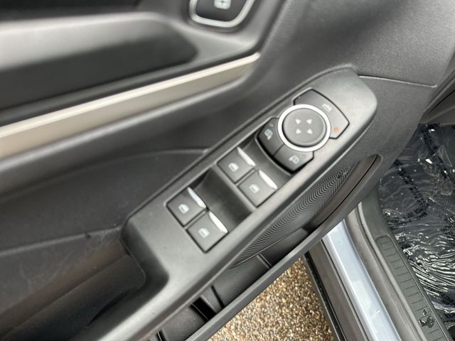 Used 2022 Blue Ford SE image 17