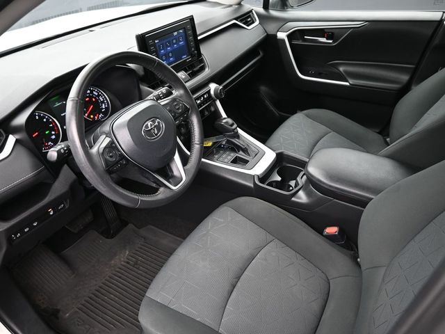 2021 Toyota RAV4 XLE 24