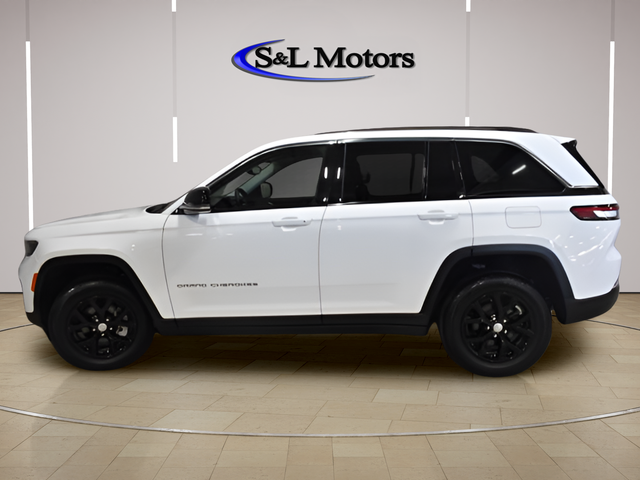 View vehicle photo 3