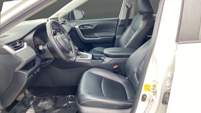 Used 2020 White Toyota XLE Premium image 10