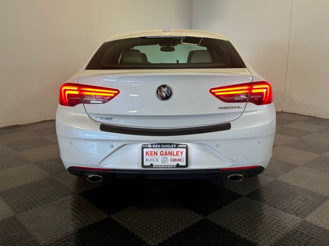 2020 Buick Regal Avenir photo