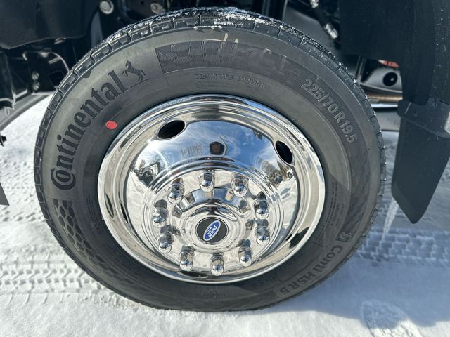 2025 Ford F-450 Super Duty Chassis Cab XL - Photo 10