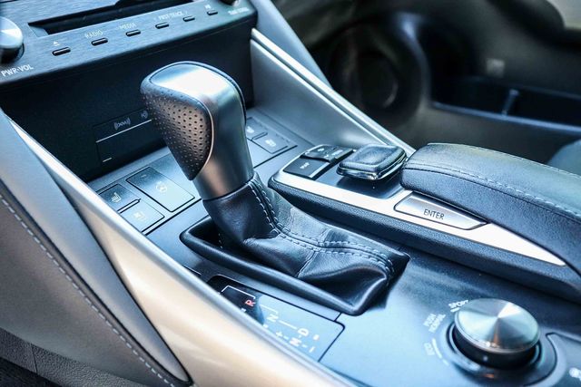 Used 2020 White Lexus 300 image 24