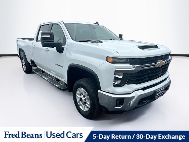 Summit White 2025 Chevrolet Silverado 2500HD Pickup Truck Four-Wheel Drive Automatic