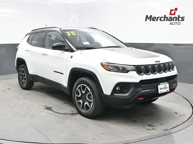 Bright White Clearcoat 2025 Jeep Compass SUV / Crossover Four-Wheel Drive 8-Speed Automatic