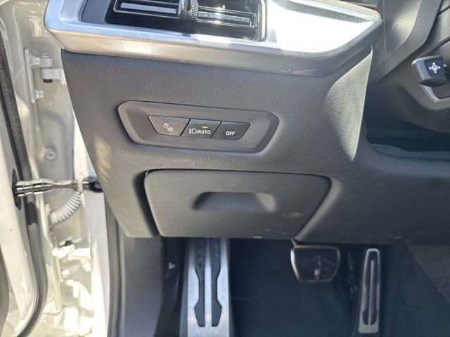 Used 2024 White BMW xDrive40i image 25