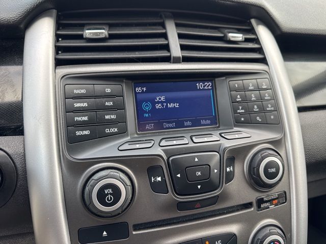 Used 2014 Blue Ford SE image 18