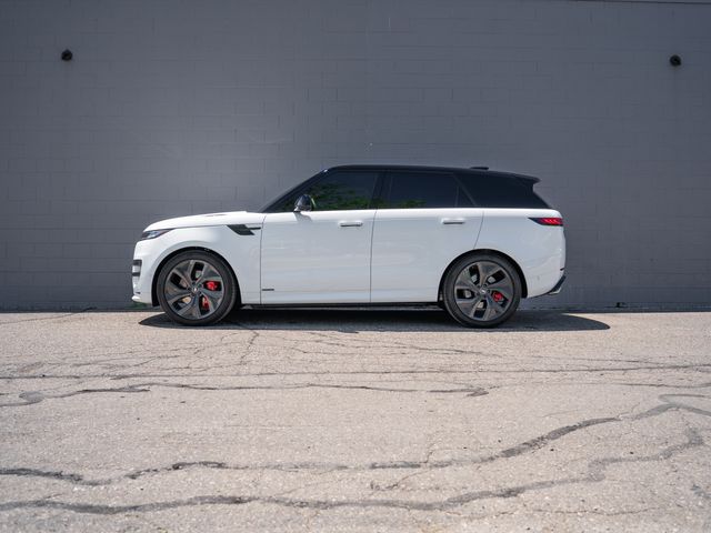 Used 2025  Land Rover Autobiography image 2