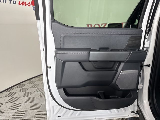 2025 Oxford White Ford F-150 Lightning Lariat AWD Truck